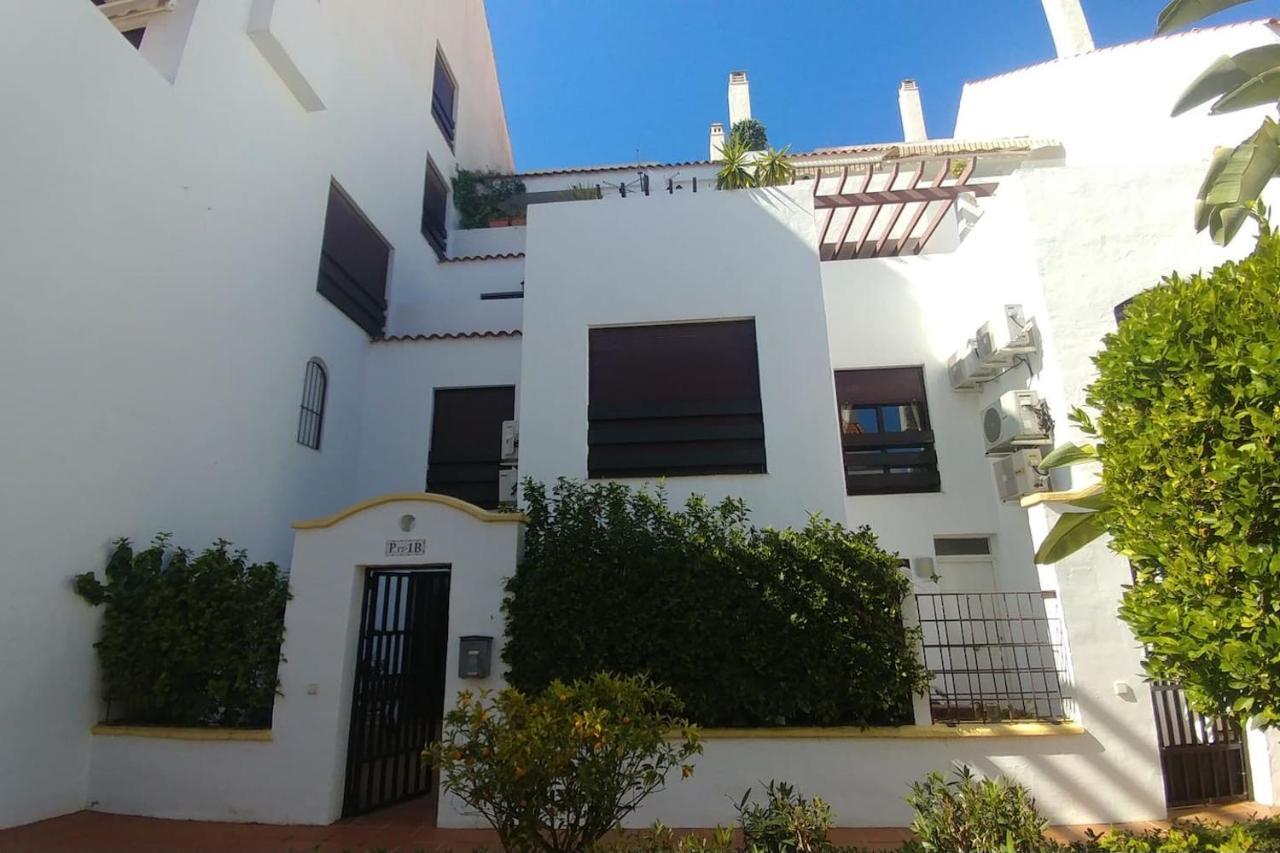 Apartment Stylish 2-bed Duplex Townhouse, Full Kitchen, Access To Three Pools, Minutes From Puerto Banus, By 