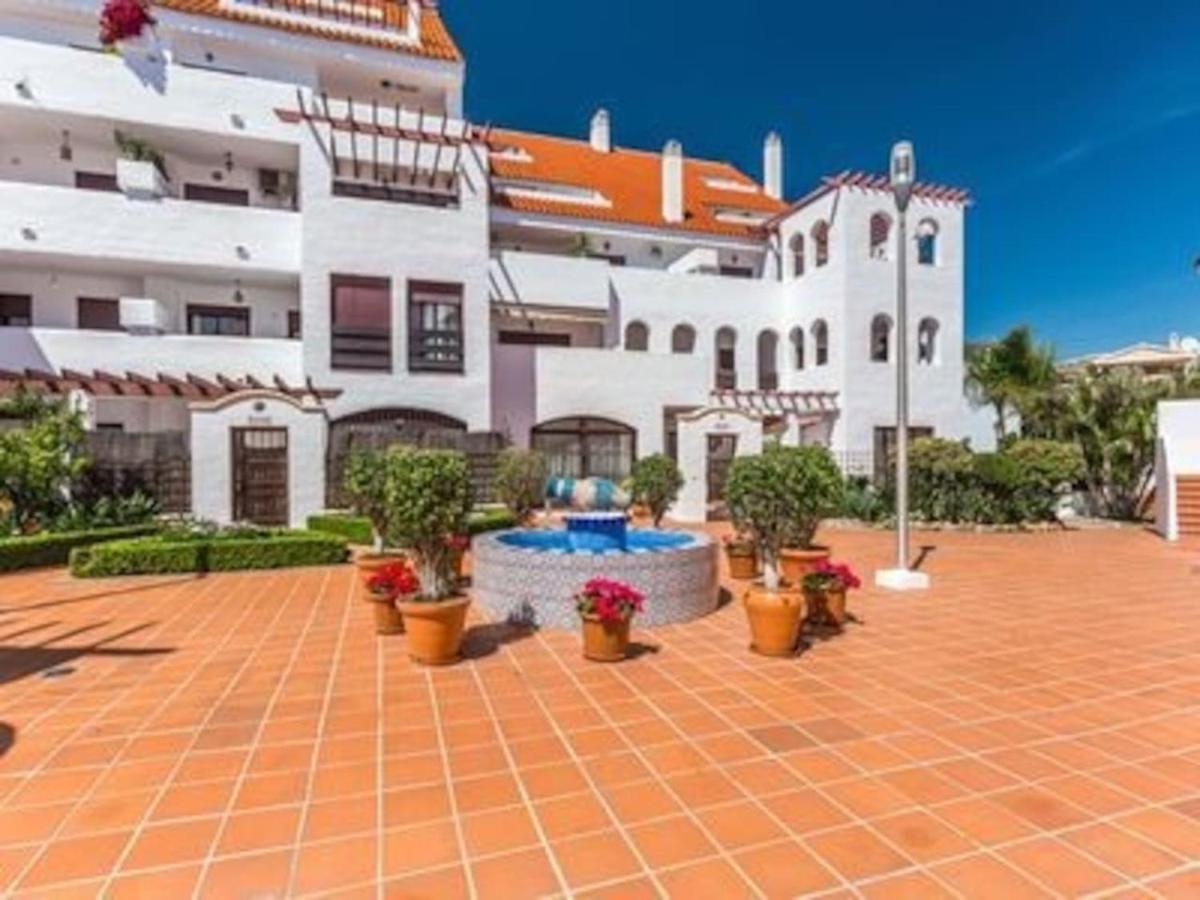 Apartment Stylish 2-bed Duplex Townhouse, Full Kitchen, Access To Three Pools, Minutes From Puerto Banus, By 